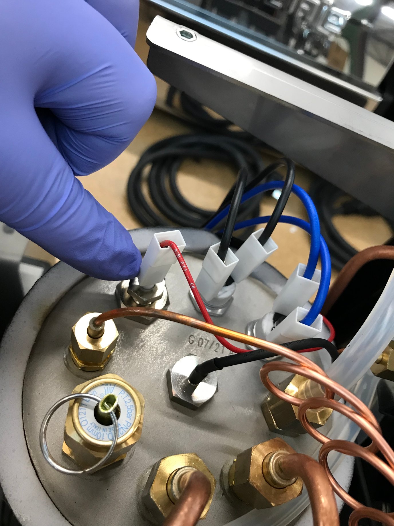 ECM Synchronika Cleaning the Fill Probe