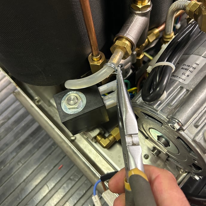 Bezzera_Duo_expansion_valve_13