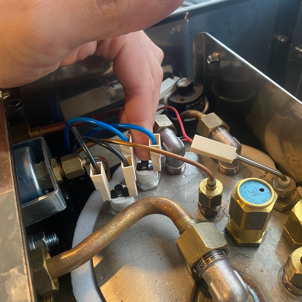 ECM Mechanika V Slim Testing the Safety Switches