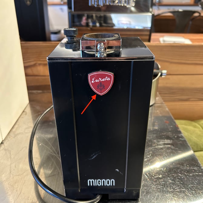 Eureka_Mignon_burr_inspection_01