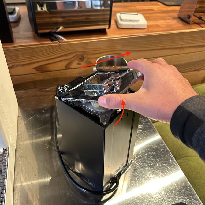 Eureka_Mignon_burr_inspection_03