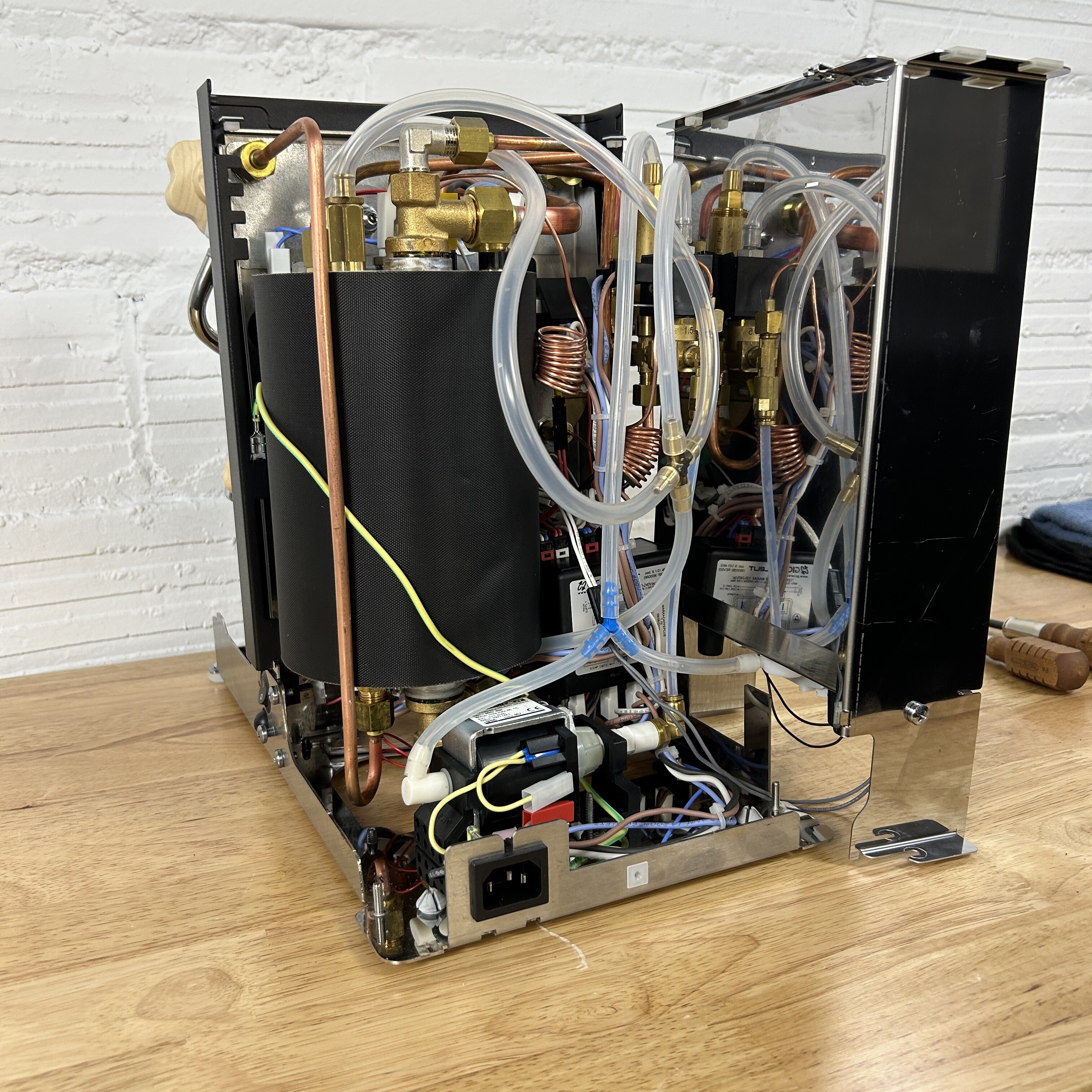 Lelit Mara X: Disassembling the Reservoir Tray