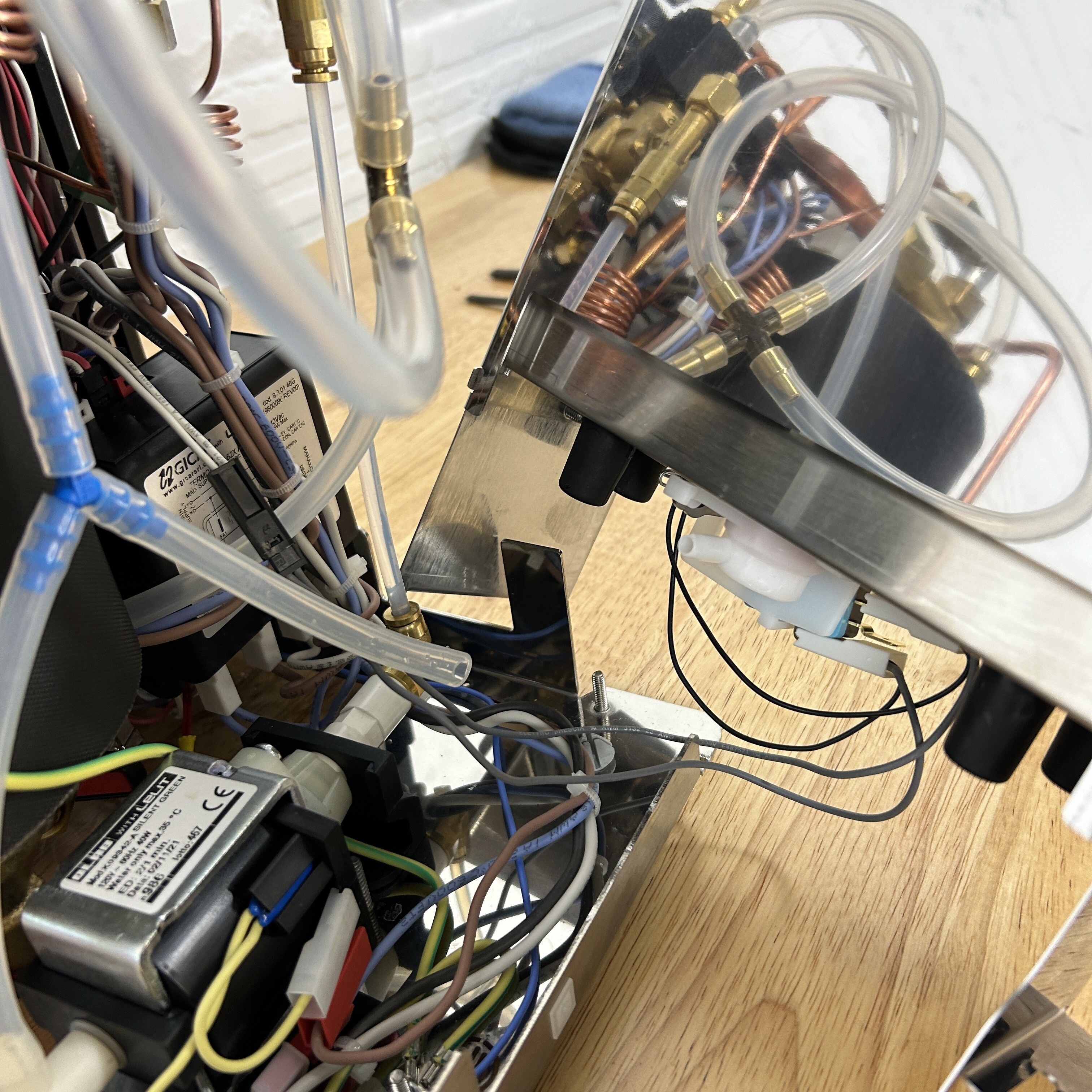 Lelit Mara X: Disassembling the Reservoir Tray