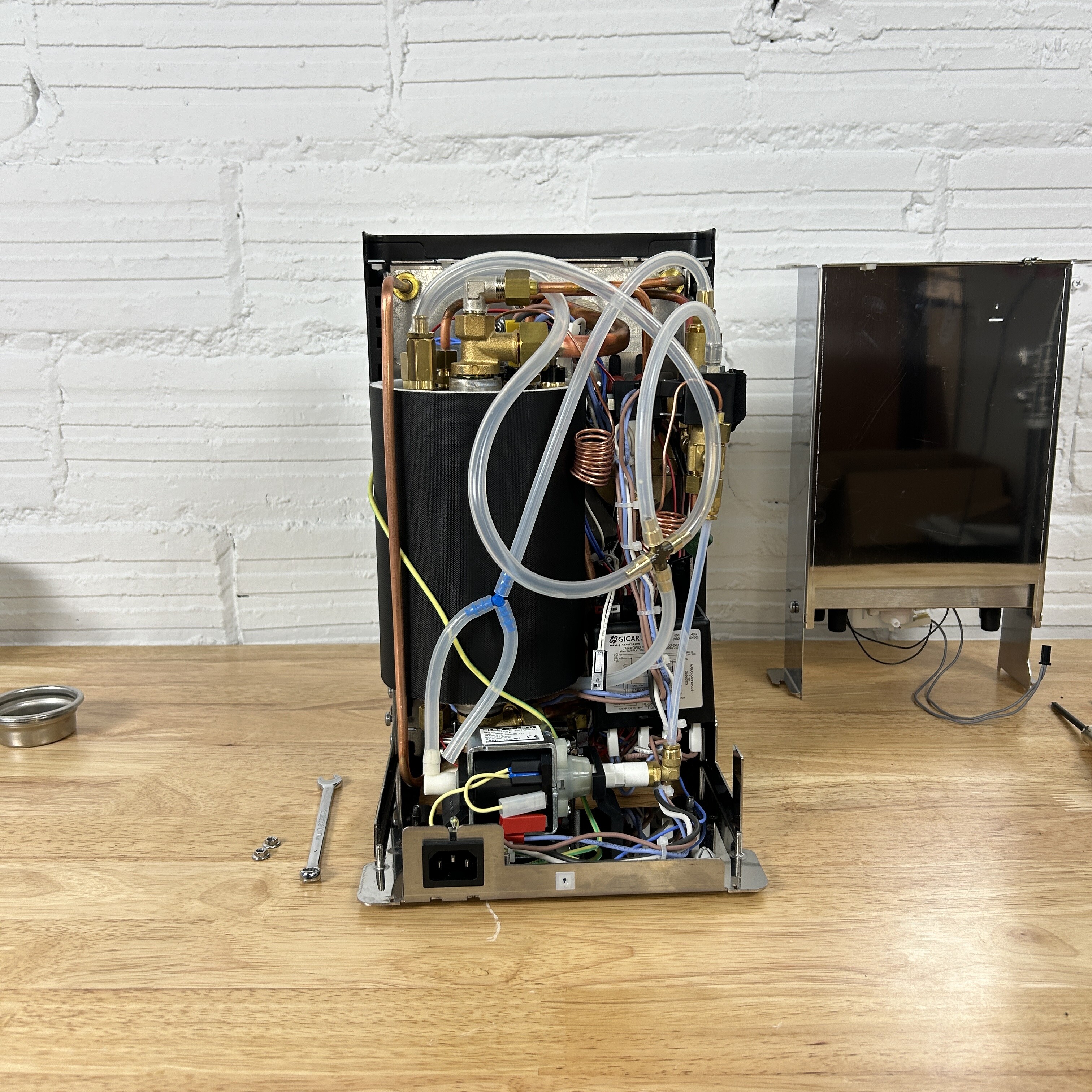 Lelit Mara X: Disassembling the Reservoir Tray