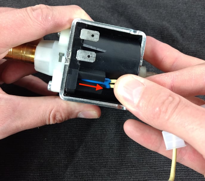 tempo_pump_fuse_remove_01