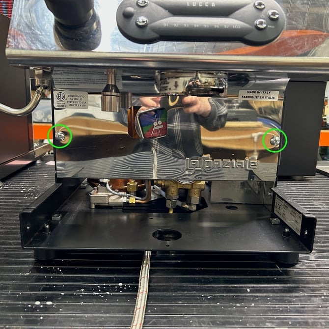 Lucca_A53_misaligned_pressure_gauge_01