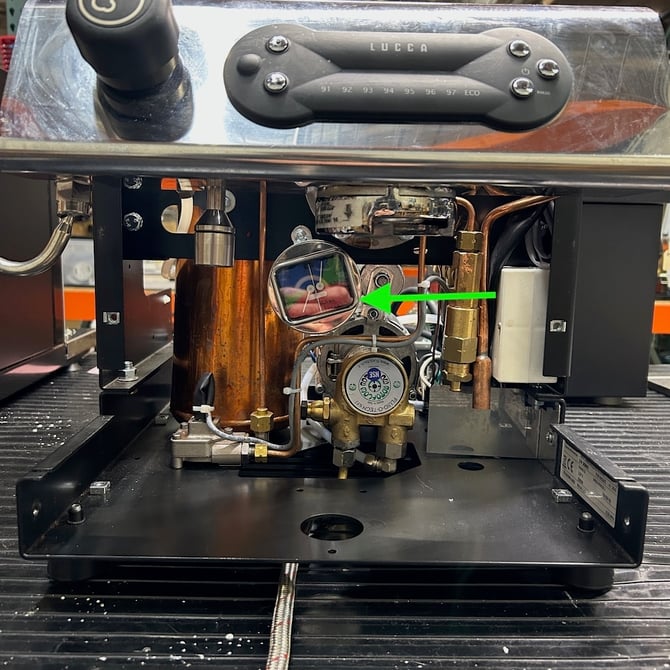 Lucca_A53_misaligned_pressure_gauge_02