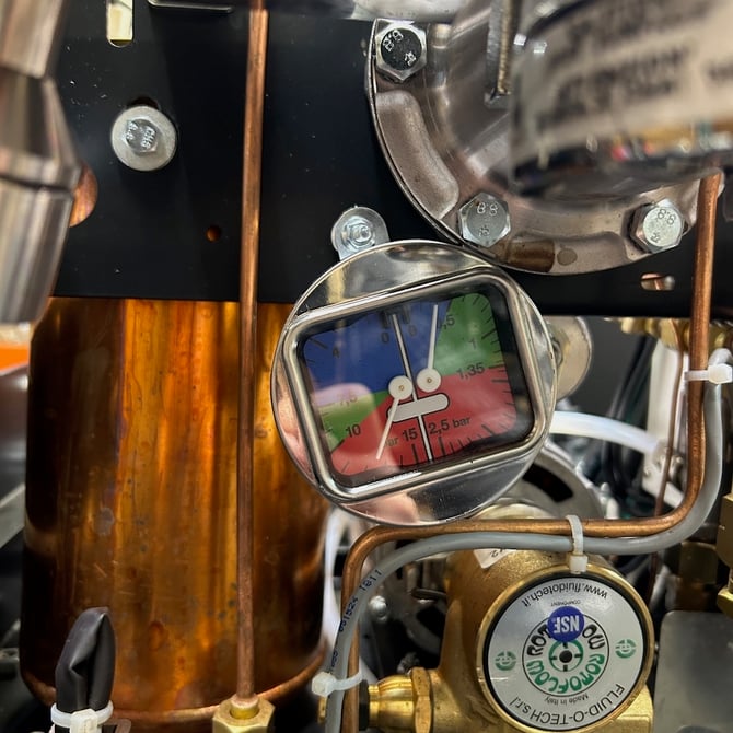 Lucca_A53_misaligned_pressure_gauge_03