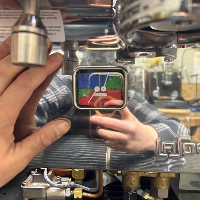 Lucca_A53_misaligned_pressure_gauge_06