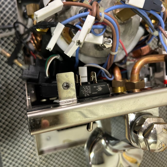Lucca_X58_power_switch_03