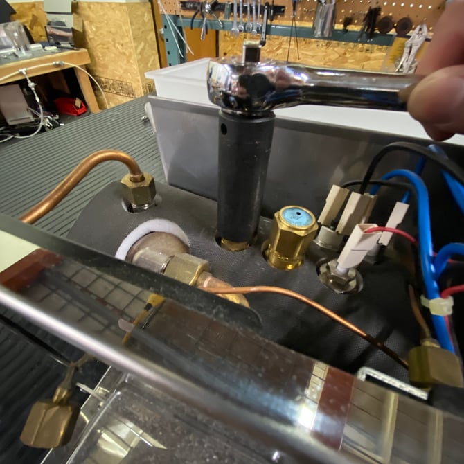 Pro500_vacuum_breaker_service_02