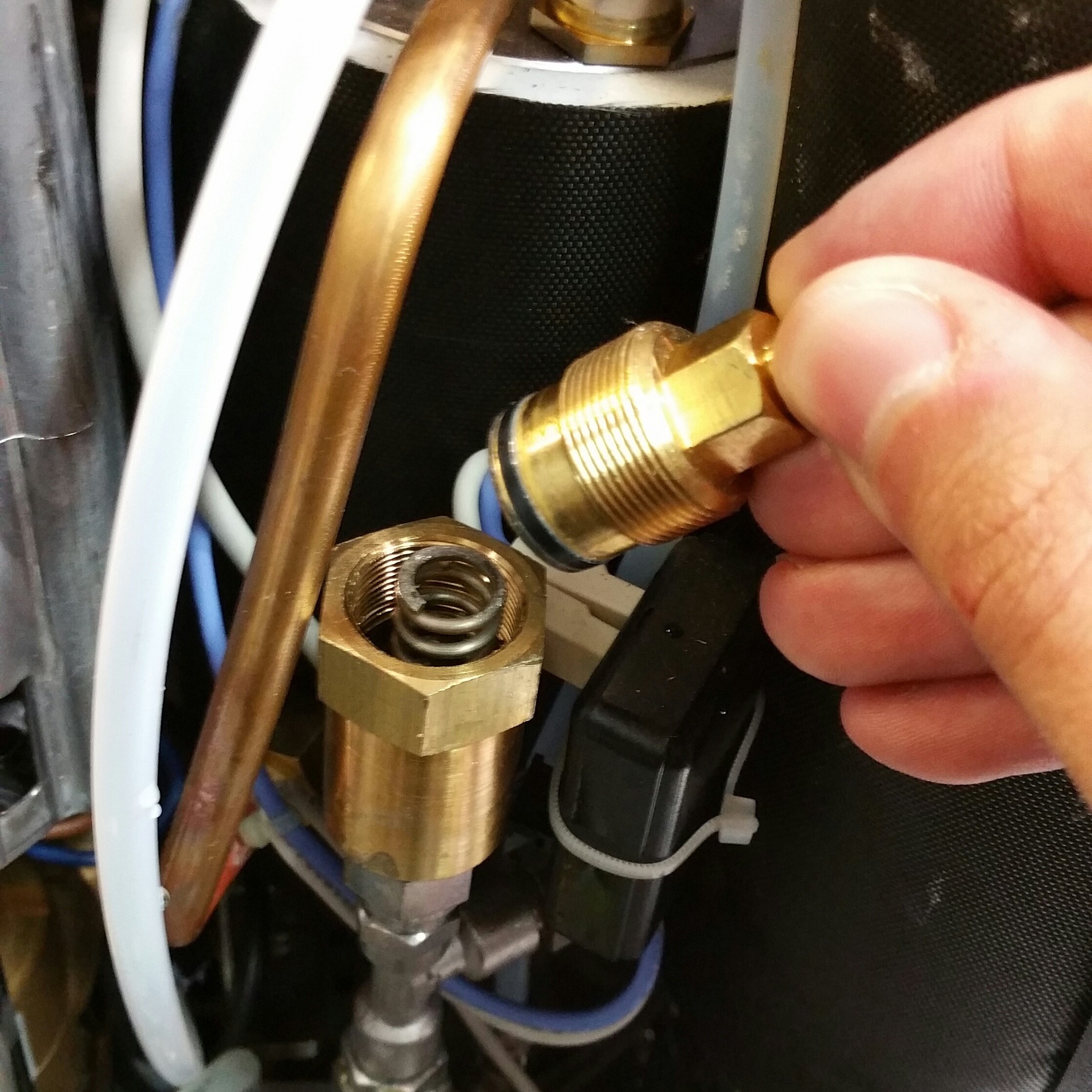 LUCCA M58: Cleaning and Replacing the Expansion Valve Seat